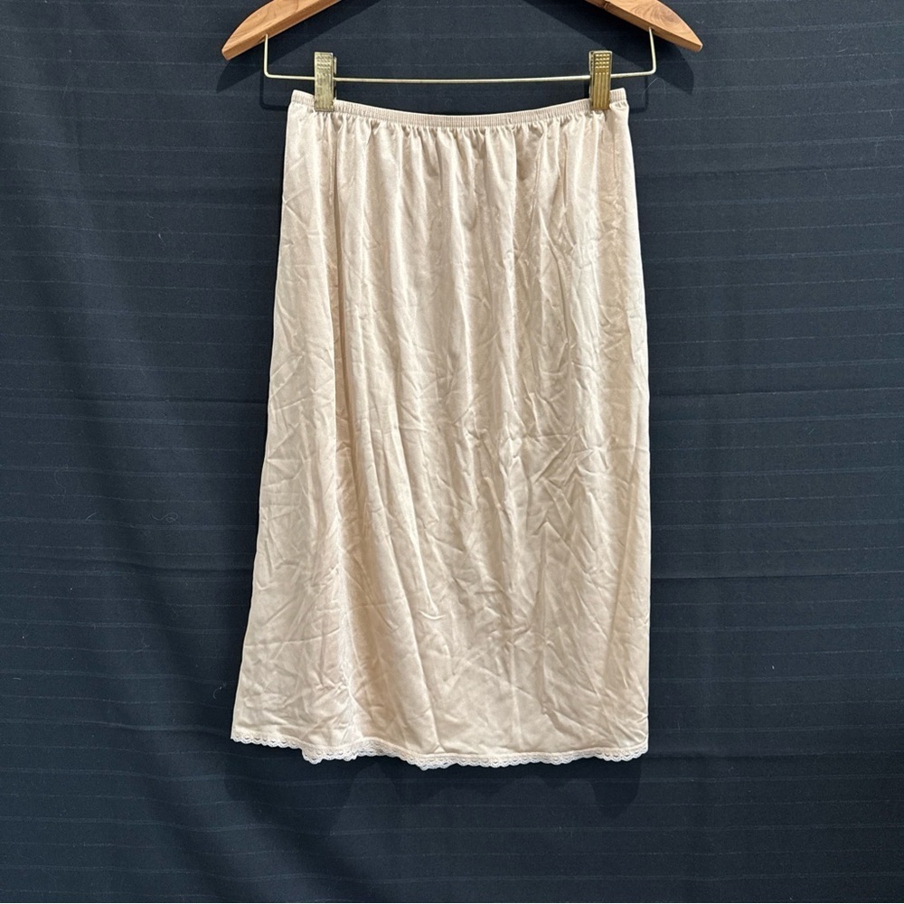 Vanity Fair Style 11-760 Size 24" M Tan Nylon Half Slip Vintage Lace Trim